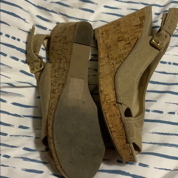 Sandles - Picture 2 of 2